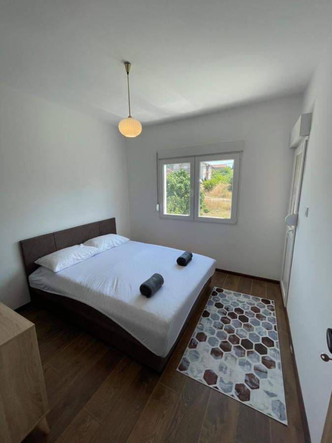 Entire 1-Bedroom Apartment With Free Parking Подгорица Экстерьер фото