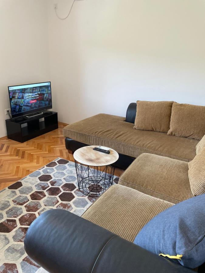 Entire 1-Bedroom Apartment With Free Parking Подгорица Экстерьер фото