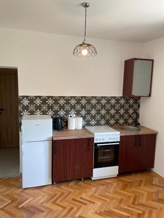Entire 1-Bedroom Apartment With Free Parking Подгорица Экстерьер фото